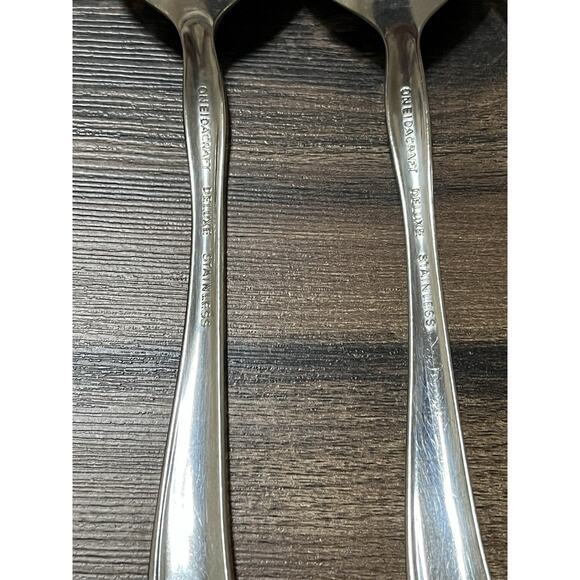 Oneidacraft Deluxe Stainless Flatware "Shasta" Pattern 48 PCS Spoons Frks Srvg - Picture 3 of 5